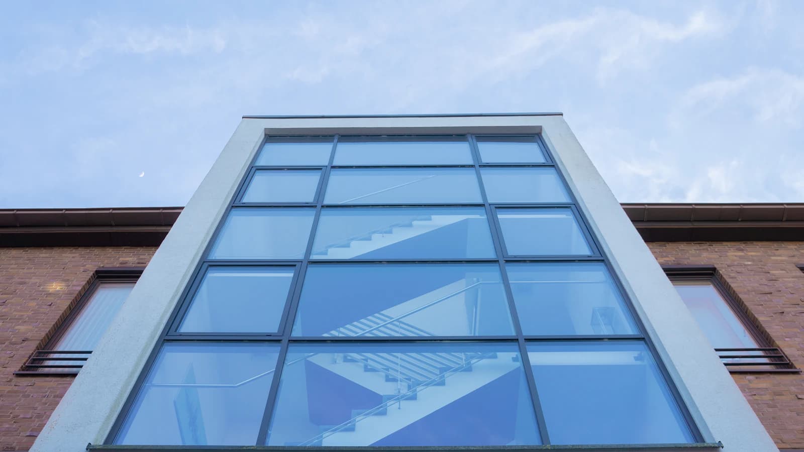 Vergelijking tussen een rechte en een bochtige traplift